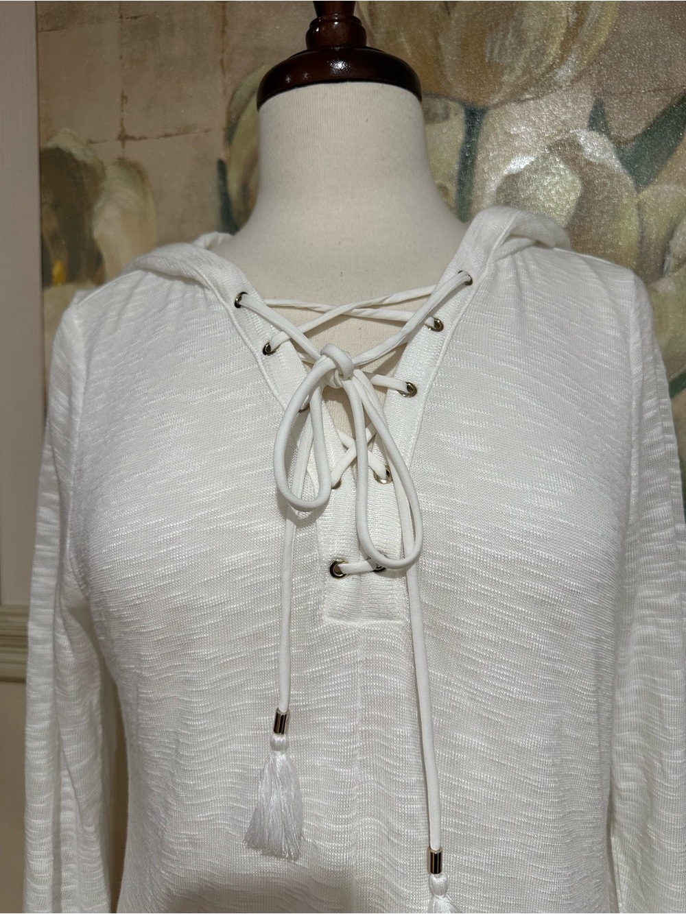 White House Black Market Ecru LS Hood Lined Tie Front V Neck Top -Size M - Picture 3 of 11